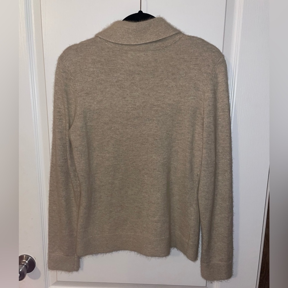 Sarah Spencer Angora/ Lambs wool blend v neck collared sweater size medium - Picture 2 of 3
